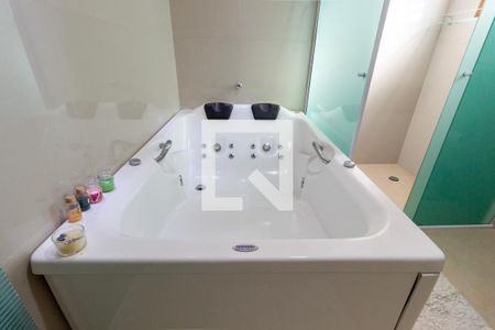 Casa à venda com 500m², 4 quartos e 2 vagasDetalhe Banheiro - Suíte 4