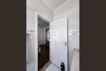 Casa de condomínio para alugar com 327m², 4 quartos e 4 vagas Casa de condomínio para alugar com 327m², 4 quartos e 4 vagasBanheiro da Suíte 2