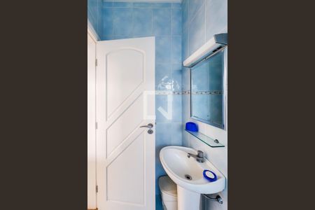 Casa de condomínio para alugar com 327m², 4 quartos e 4 vagas Casa de condomínio para alugar com 327m², 4 quartos e 4 vagasBanheiro