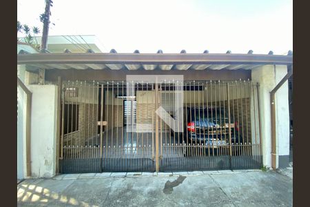 Casa à venda com 245m², 3 quartos e 2 vagas Casa à venda com 245m², 3 quartos e 2 vagasFachada