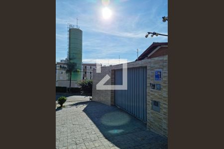 Casa à venda com 250m², 3 quartos e 2 vagasFachada + Adesivo Quinto Andar