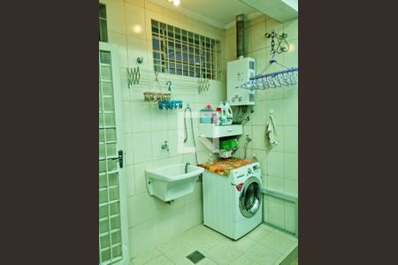 Casa à venda com 250m², 3 quartos e 2 vagasÁrea de Serviço