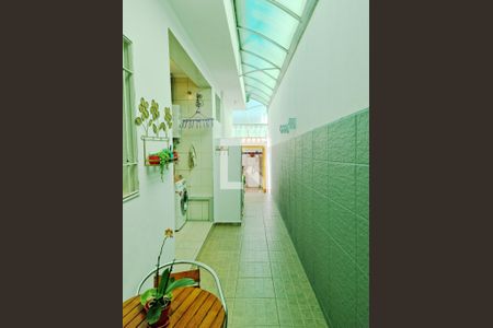 Casa à venda com 250m², 3 quartos e 2 vagasCorredor