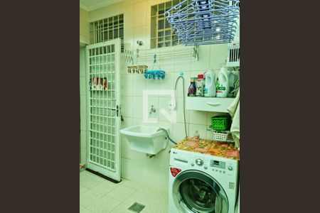 Casa à venda com 250m², 3 quartos e 2 vagasÁrea de Serviço