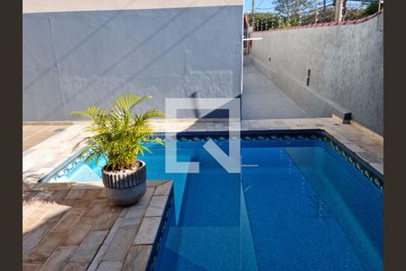 Casa à venda com 250m², 3 quartos e 2 vagasPiscina