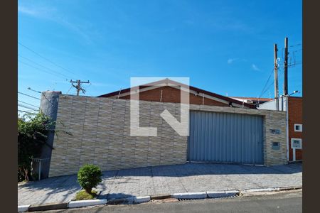Casa à venda com 250m², 3 quartos e 2 vagasFachada