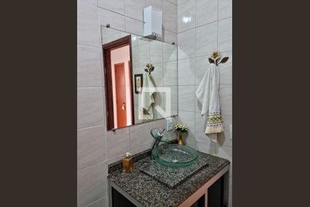 Casa à venda com 250m², 3 quartos e 2 vagasBanheiro