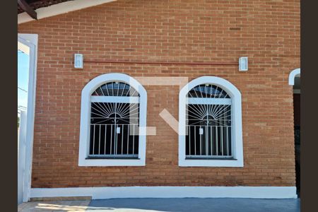 Casa à venda com 250m², 3 quartos e 2 vagasFachada