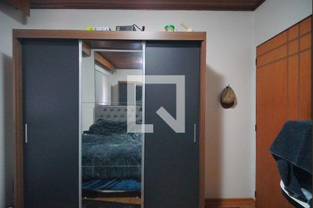 Casa à venda com 303m², 5 quartos e 3 vagas Casa à venda com 303m², 5 quartos e 3 vagasQuarto 2