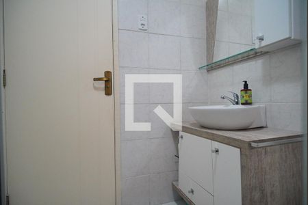 Casa à venda com 303m², 5 quartos e 3 vagas Casa à venda com 303m², 5 quartos e 3 vagasBanheiro 2