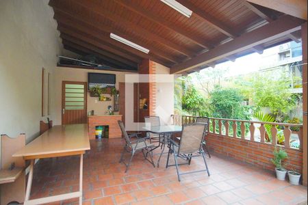 Casa à venda com 303m², 5 quartos e 3 vagas Casa à venda com 303m², 5 quartos e 3 vagasVaranda