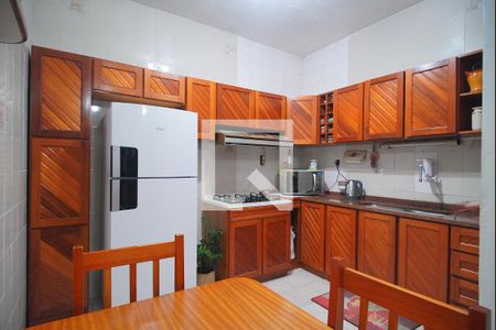 Casa à venda com 303m², 5 quartos e 3 vagas Casa à venda com 303m², 5 quartos e 3 vagascozinha 2