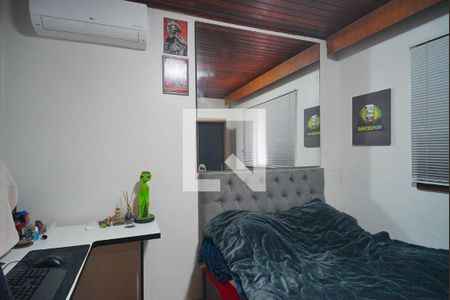 Casa à venda com 303m², 5 quartos e 3 vagas Casa à venda com 303m², 5 quartos e 3 vagasQuarto 2