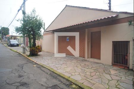 Casa à venda com 303m², 5 quartos e 3 vagas Casa à venda com 303m², 5 quartos e 3 vagasFachada