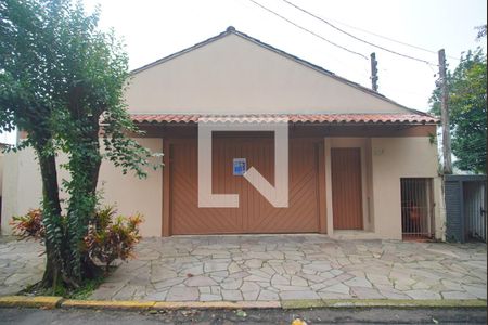Casa à venda com 303m², 5 quartos e 3 vagas Casa à venda com 303m², 5 quartos e 3 vagasFachada