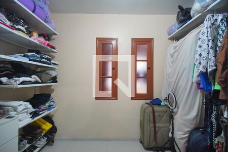 Casa à venda com 303m², 5 quartos e 3 vagas Casa à venda com 303m², 5 quartos e 3 vagasQuarto 5