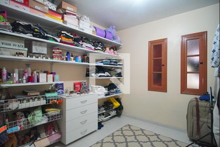 Casa à venda com 303m², 5 quartos e 3 vagas Casa à venda com 303m², 5 quartos e 3 vagasQuarto 5