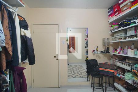 Casa à venda com 303m², 5 quartos e 3 vagas Casa à venda com 303m², 5 quartos e 3 vagasQuarto 5