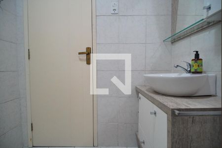 Casa à venda com 303m², 5 quartos e 3 vagas Casa à venda com 303m², 5 quartos e 3 vagasBanheiro 2