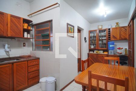 Casa à venda com 303m², 5 quartos e 3 vagas Casa à venda com 303m², 5 quartos e 3 vagascozinha 2