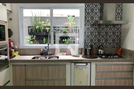 Casa de condomínio à venda com 325m², 3 quartos e 4 vagas