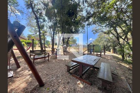 Casa de condomínio à venda com 325m², 3 quartos e 4 vagas