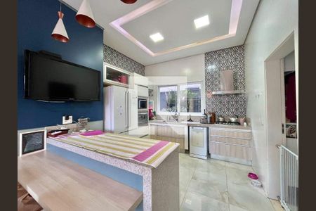 Casa de condomínio à venda com 325m², 3 quartos e 4 vagas