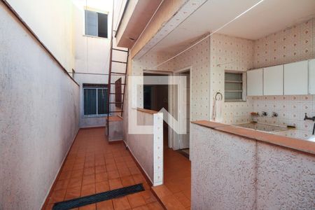 Casa à venda com 100m², 2 quartos e 1 vagaCorredor/Quintal 