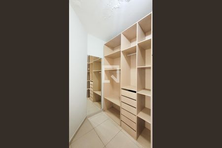 Casa de condomínio à venda com 1580m², 7 quartos e 6 vagasCloset da Suíte 1