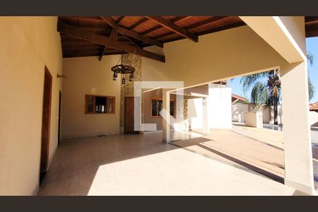 Casa de condomínio à venda com 1580m², 7 quartos e 6 vagasFachada
