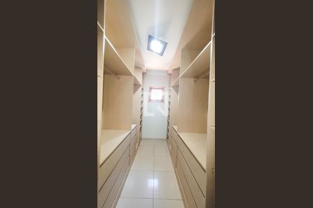 Casa de condomínio à venda com 1580m², 7 quartos e 6 vagasCloset da Suíte master