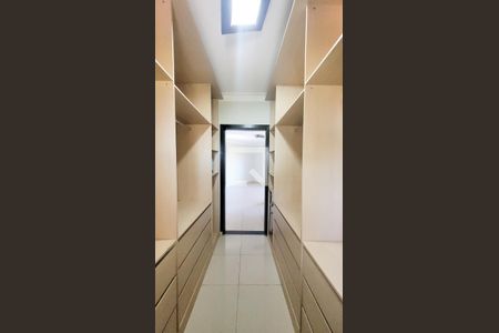 Casa de condomínio à venda com 1580m², 7 quartos e 6 vagasCloset da Suíte master