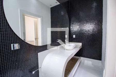 Casa de condomínio para alugar com 352m², 3 quartos e 4 vagasBanheiro da Suíte 3