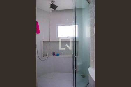 Casa de condomínio para alugar com 352m², 3 quartos e 4 vagasBanheiro da Suíte 2