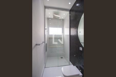 Casa de condomínio para alugar com 352m², 3 quartos e 4 vagasBanheiro da Suíte 3