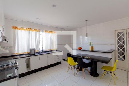 Casa à venda com 162m², 2 quartos e 3 vagas Casa à venda com 162m², 2 quartos e 3 vagasCozinha