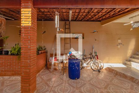 Casa à venda com 300m², 3 quartos e 3 vagas Casa à venda com 300m², 3 quartos e 3 vagasVista Quarto