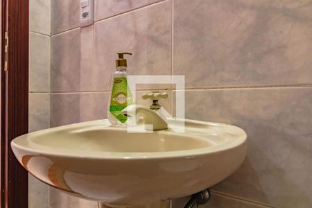 Casa à venda com 300m², 3 quartos e 3 vagas Casa à venda com 300m², 3 quartos e 3 vagasLavabo