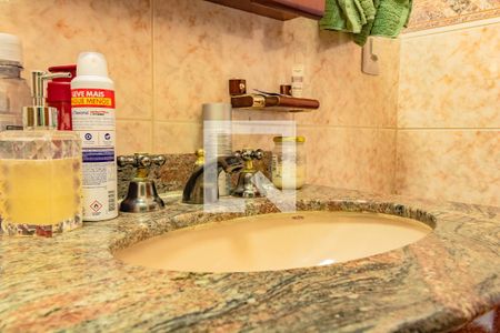 Casa à venda com 300m², 3 quartos e 3 vagas Casa à venda com 300m², 3 quartos e 3 vagasBanheiro 2