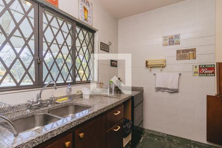 Casa de condomínio para alugar com 580m², 6 quartos e 4 vagasCozinha térreo