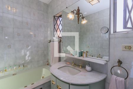 Casa de condomínio para alugar com 580m², 6 quartos e 4 vagasSuíte 3