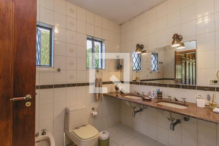 Casa de condomínio para alugar com 580m², 6 quartos e 4 vagasBanheiro da suíte 5