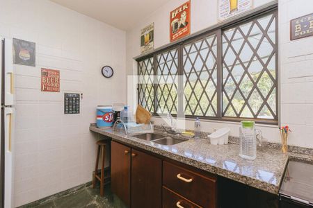 Casa de condomínio para alugar com 580m², 6 quartos e 4 vagasCozinha térreo