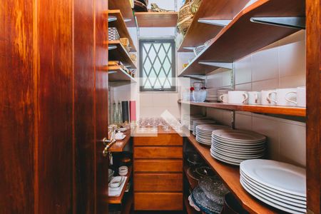 Casa de condomínio para alugar com 580m², 6 quartos e 4 vagasDespensa