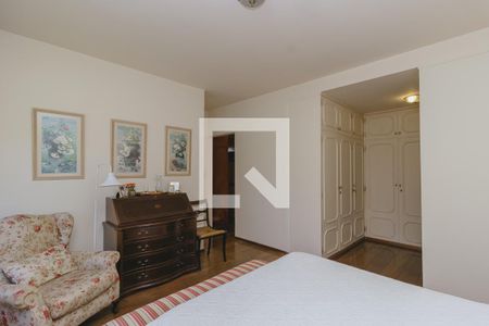 Casa de condomínio para alugar com 580m², 6 quartos e 4 vagasSuíte 3