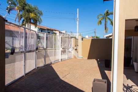 Casa à venda com 290m², 4 quartos e 4 vagasÁREA EXTERNA FRENTE