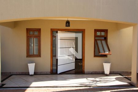 Casa à venda com 290m², 4 quartos e 4 vagasÁREA EXTERNA FRENTE