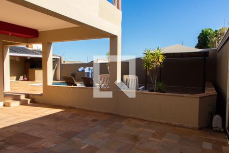 Casa à venda com 290m², 4 quartos e 4 vagasÁREA EXTERNA FUNDOS