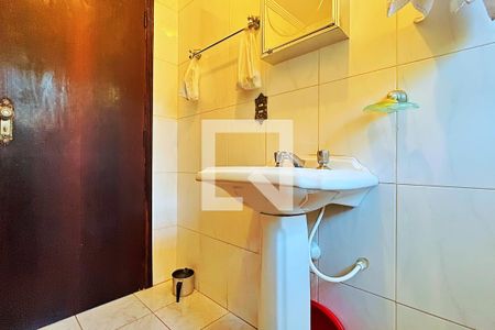 Casa à venda com 214m², 3 quartos e 4 vagasBanheiro da Suíte