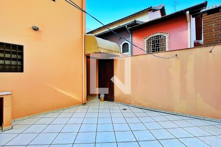 Casa à venda com 214m², 3 quartos e 4 vagasQuintal